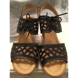 Black White Mountain Sandals
